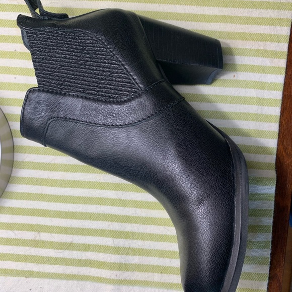 UGG boots-  black size 8 - Picture 2 of 9